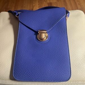 Vibrant Blue Textured Crossbody Bag with Gold Clasp